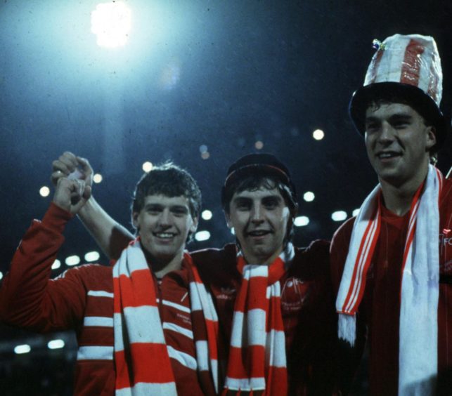 Aberdeen players Eric Black (left), John Hewitt and Neale Cooper (right) after the final whistle in Gothenburg, Image: SNS.