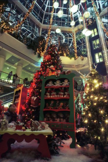 1995: Bon Accord Centre. Christmas