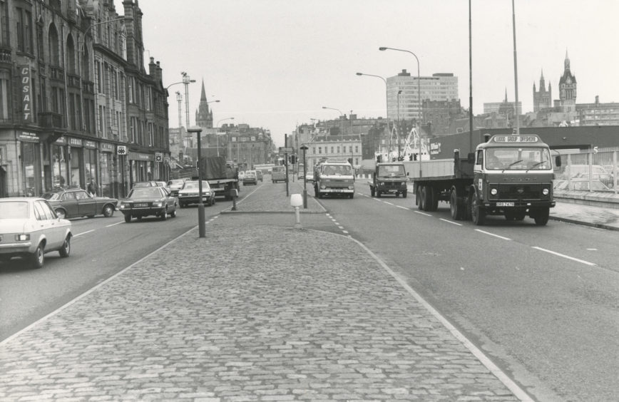Roadman James Bruce working on the creation of the dual-carriageway of Market Street.  26 August 1976.