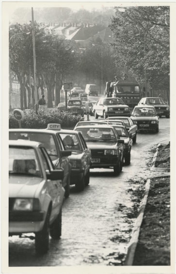 Nose to tail traffic on Anderson Drive this morning from the Kingsgate roundabout down the drive past the Queens Road roundabout.  30 October 1986.