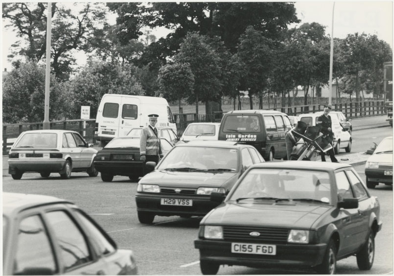 Police on duty at the Westburn Road – Andersoin drive Junction in Aberdeen.  22 June 1992.
