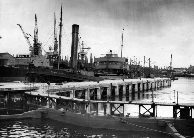 Annie W Lewis & Sir John H Irvin berthed at New Island Jetty for first time, 1954
