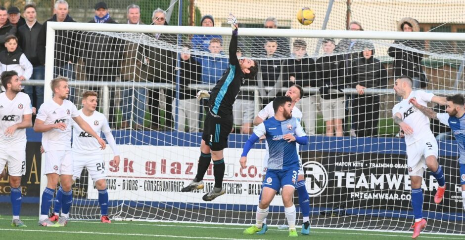 Cove goalkeeper Stuart McKenzie in action against Montrose