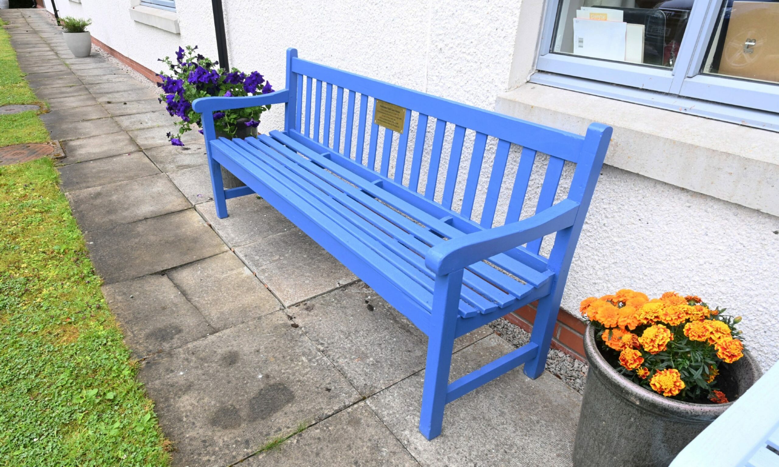 A memorial bench has been dedicated to the staff and residents affected by Covid-19. Picture by Chris Sumner.
