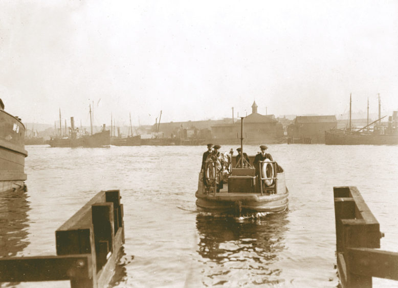 1910: The harbour ferry was a vital link between Torry and Footdee and was always busy.