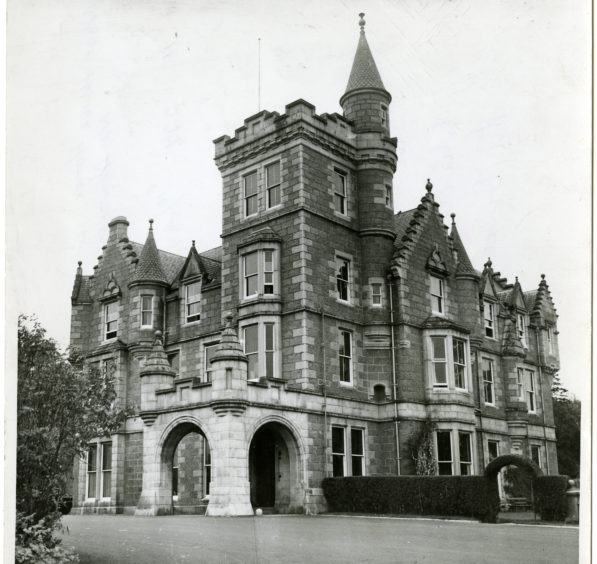 1957: The exterior of Adoe House Hotel, near Aberdeen.  The driveway, Port Cochere and front elevations are visible.