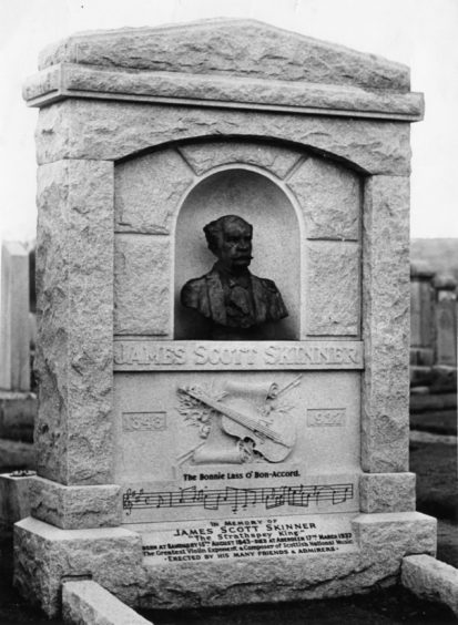Scott Skinner memorial in Allenvale Cemetery, Aberdeen.