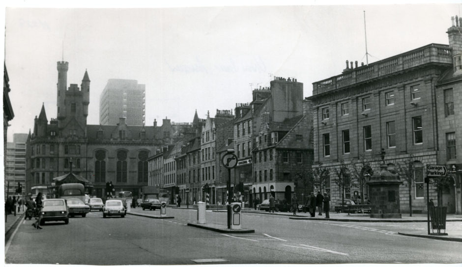 1977: A view of Union Street looking towards the Castlegate.