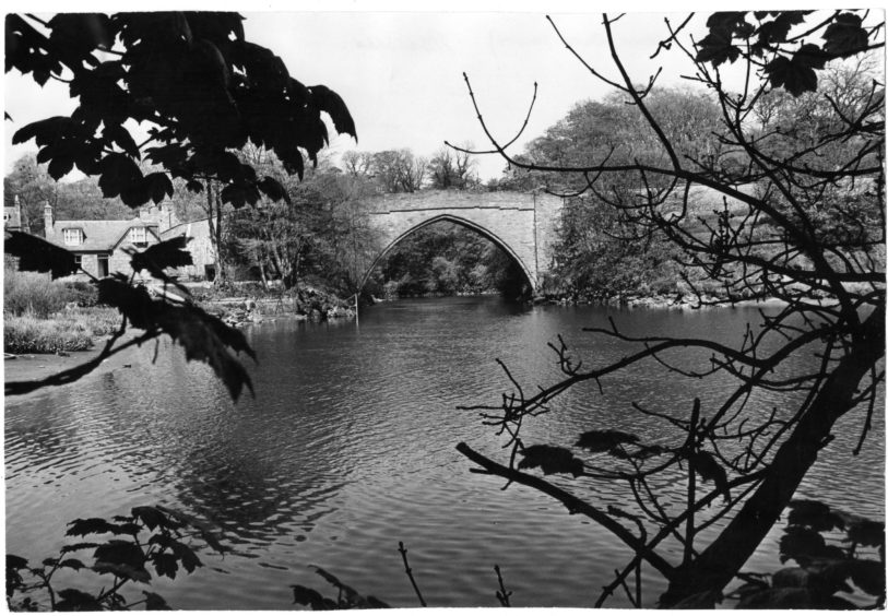 1980: Brig O Balgownie from river mouth.