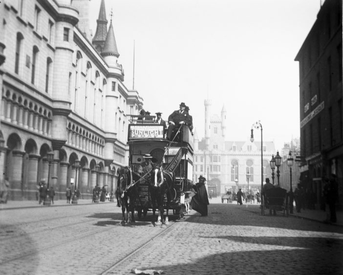 1900s: A horse drawn bus at the Castlegate end of Union Street