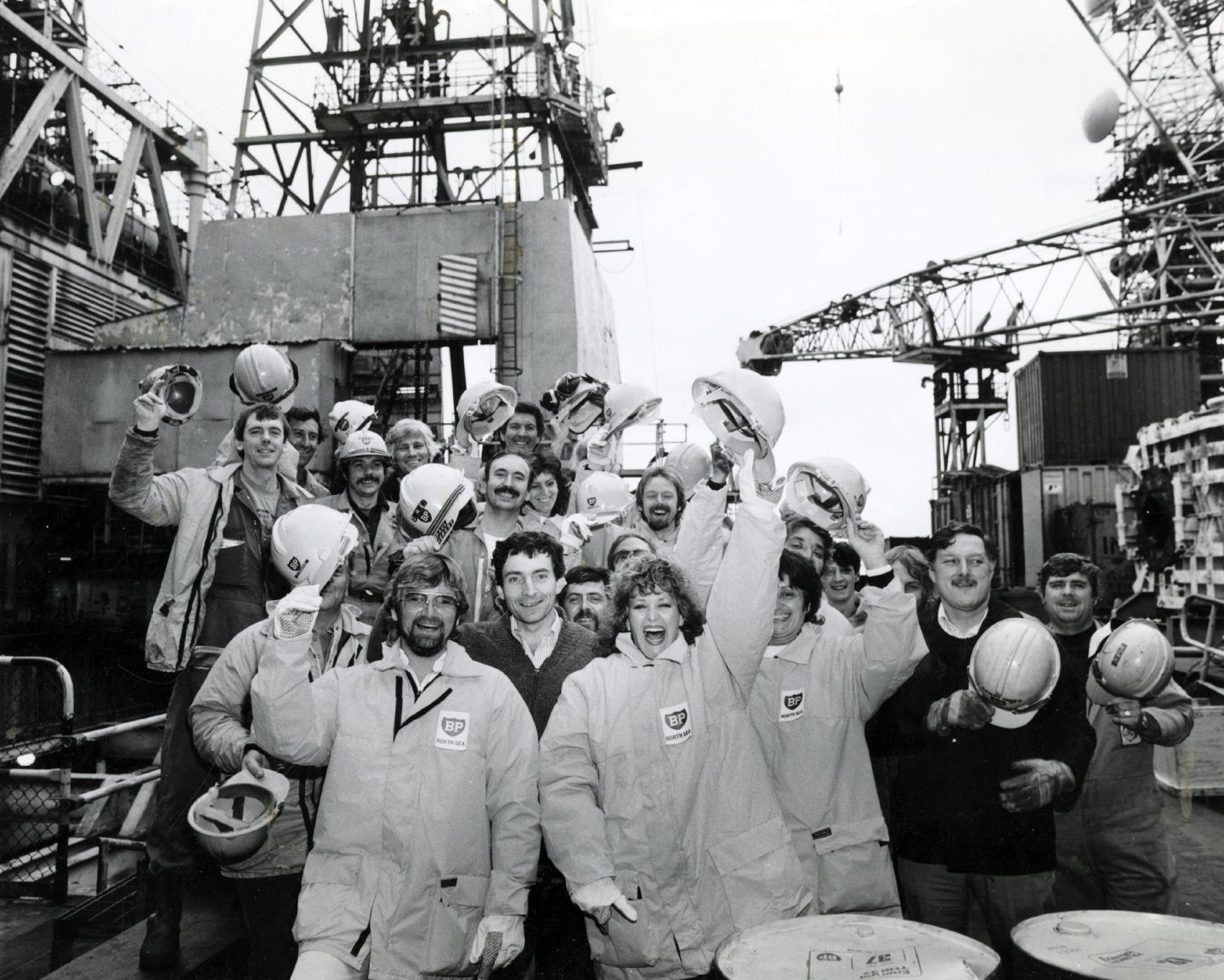 Barbara Dickson and Noel Edmonds visited an oil rig in the 1980s.
