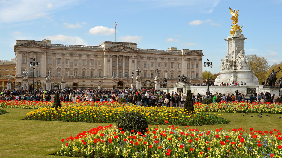Millions are to be spent refurbishing Buckingham Palace