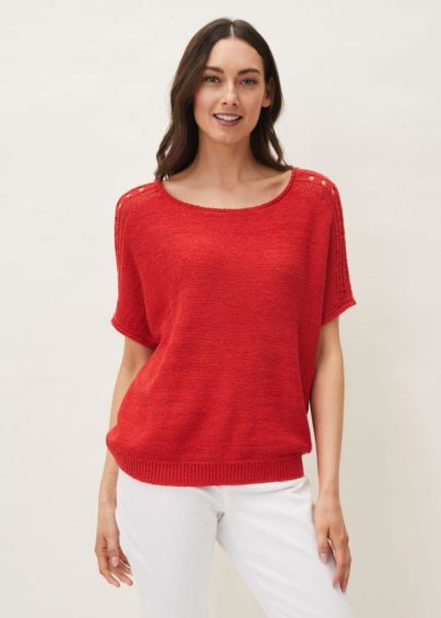 lightweight jumper as summer outfit ideas 