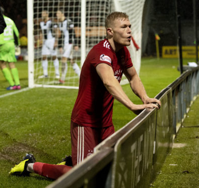 Aberdeen's Sam Cosgrove celebrating after making it 2-1 against Dundee.