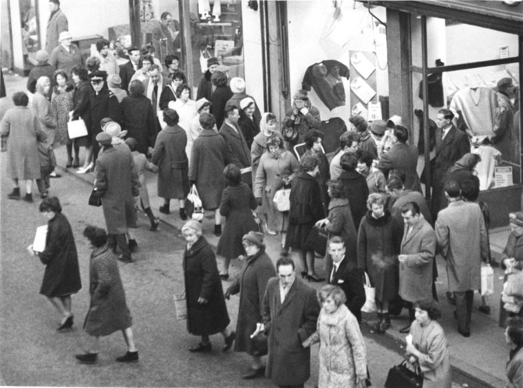 1962: Christmas shopping spree in Aberdeen.
