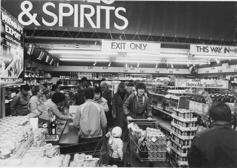 1983: Customers load up with festive cheer at Fine Fare, Bridge of Dee.