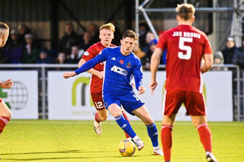 Jamie Masson runs at the Peterhead defence