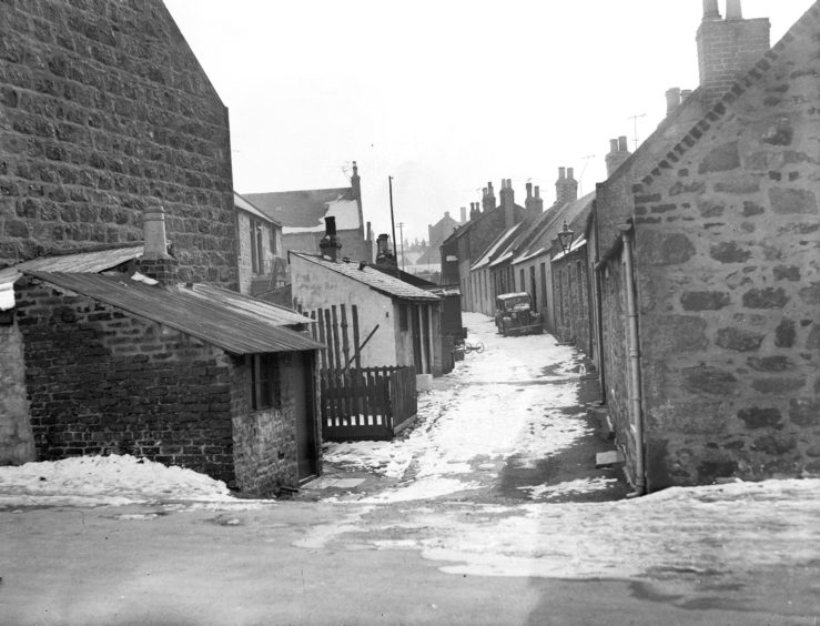 1962: A picture from a wintry March depicting a scene one of the closes of Old Torry