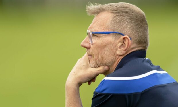 Orsten Gardner is stepping down as Newtonmore boss.