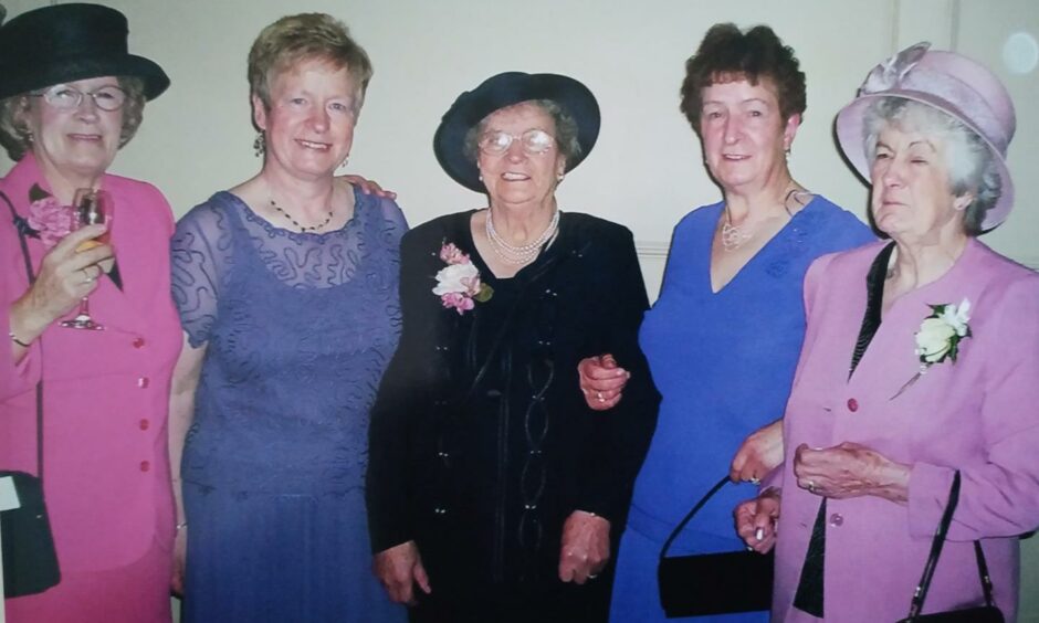Isabella Donald and her daughters. Pictured (L-R): Mary, Flora, Isabella, Jean and Cathie.