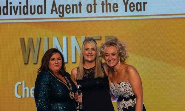 Cheryl Henderson (centre) receives her award from SPAA president Joanne Dooey (left) and Lucy Huxley (right) editor in chief Travel Weekly.