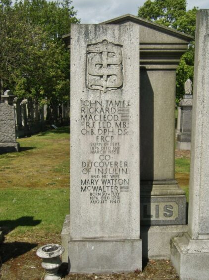 The grave of John James Rickard MacLeod (1876-1935) in Allenvale Cemetery, Aberdeen., with the engravement 'co-discoverer of insulin' 