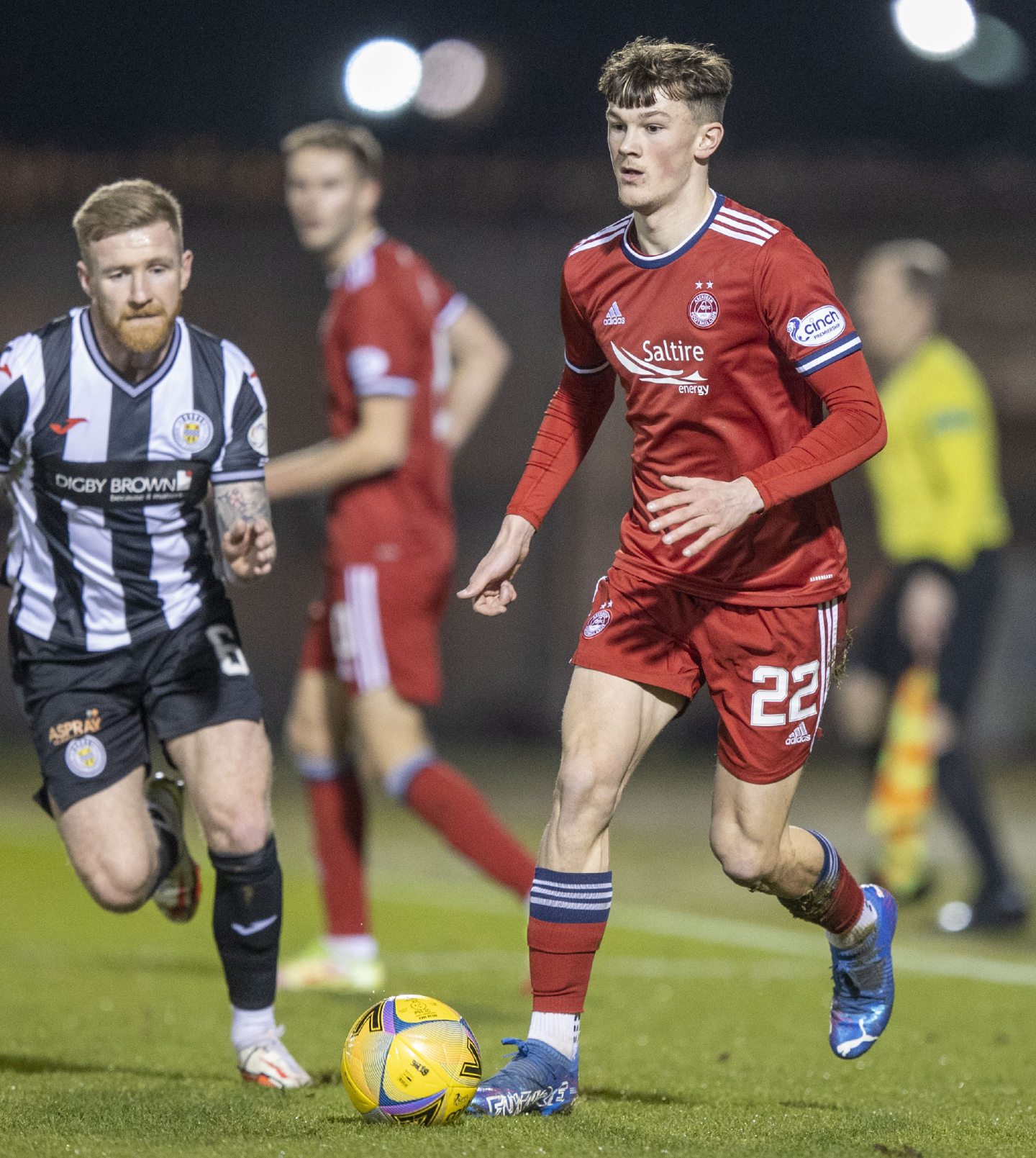 Aberdeen right-back Calvin Ramsay in action on the football pitch in the 1-0 loss at St Mirren.