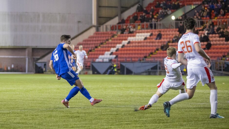 Iain Vigurs slides in the winner for Cove Rangers