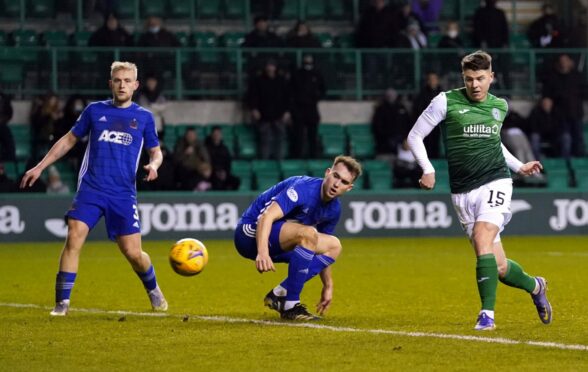 Hibernian striker Kevin Nisbet squeezes in the only goal of the game to edge out Cove Rangers