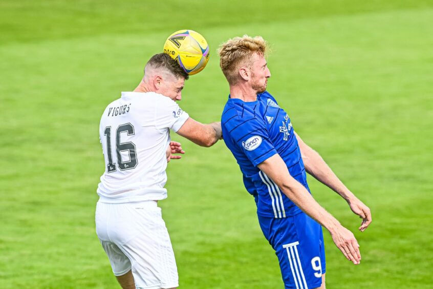 Peterhead striker Russell McLean against Iain Vigurs of Cove Rangers