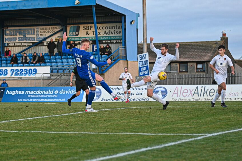 Russell McLean equalises for Peterhead