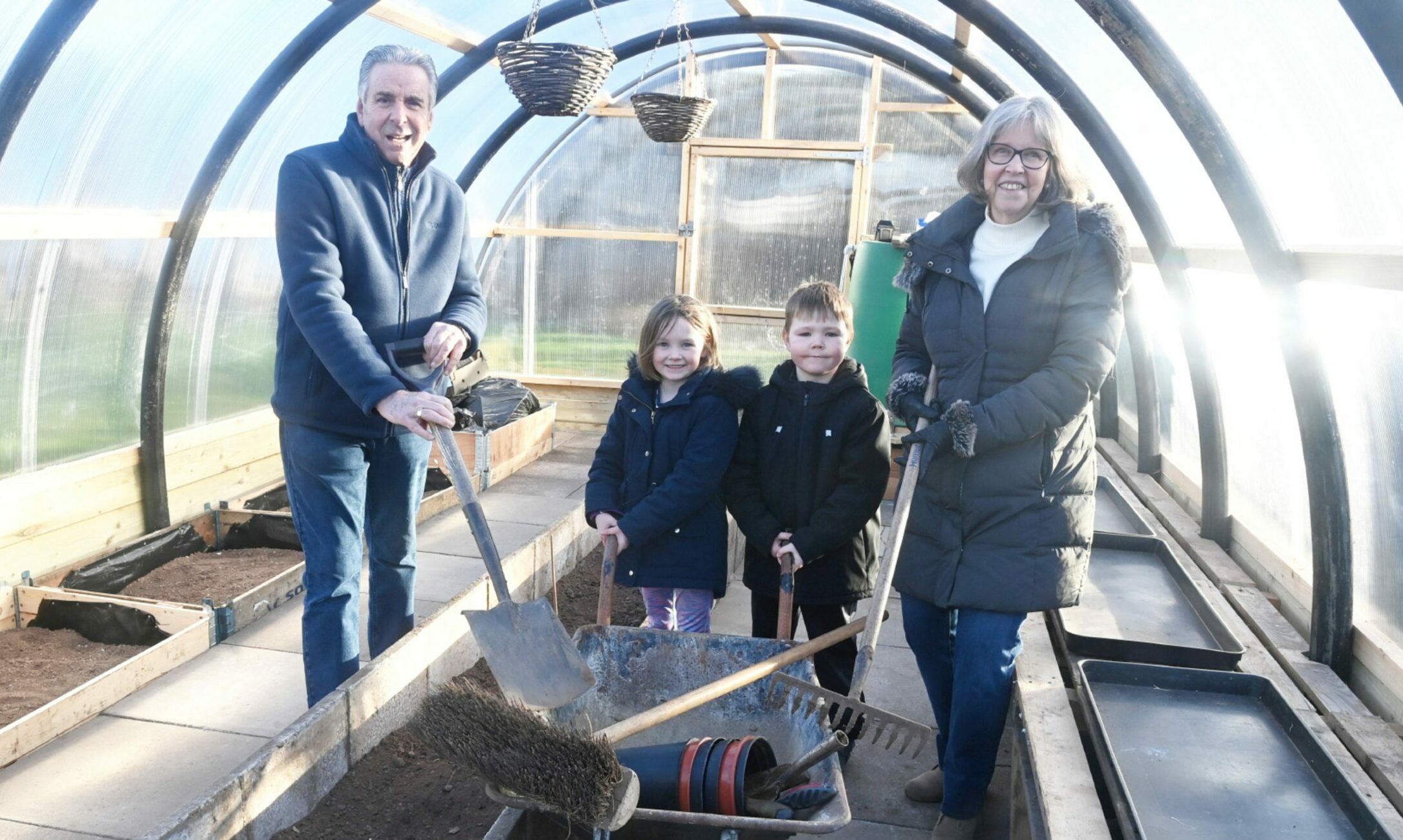 Stonehaven youngsters plan to grow bananas thanks to Men's Shed - Vimarsana News