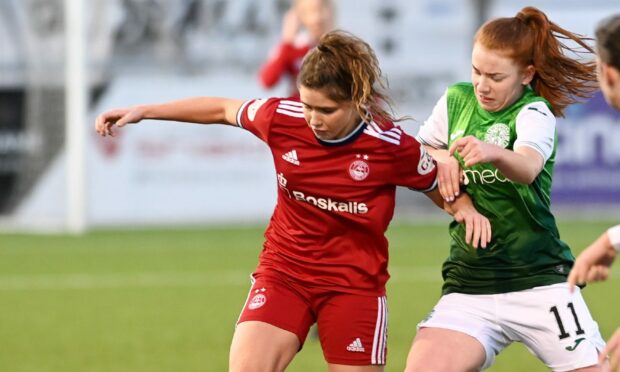 Aberdeen Women midfielder Eva Thomson in action against Hibernian earlier this season