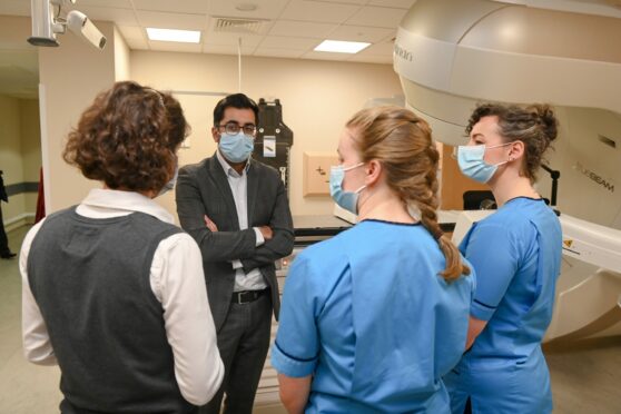 Humza Yousaf speaks to medical staff in Aberdeen. Picture by Kenny Elrick.