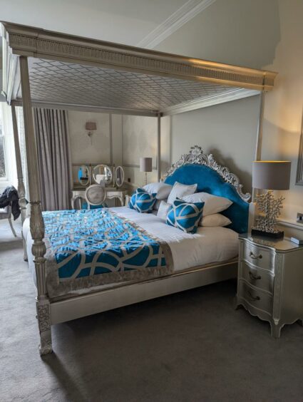 Balbirnie House: Four-poster bedroom.