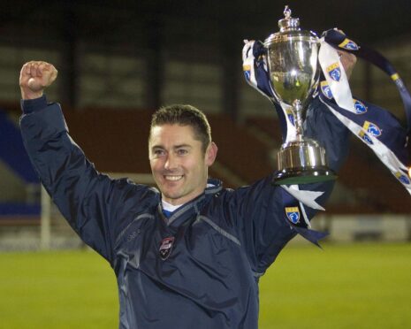 Scott Leitch with the Challenge Cup in 2006