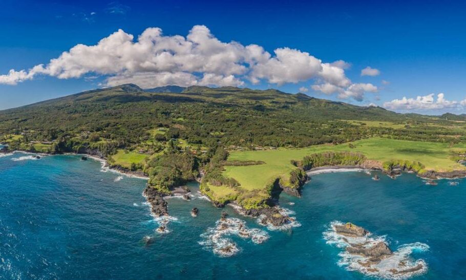 Yvie has sent her column from the beautiful island of Maui.