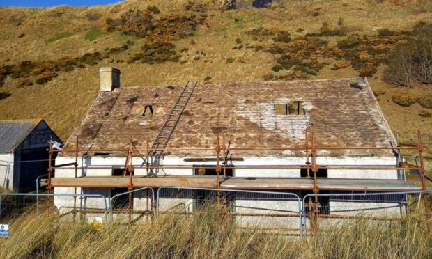 Work underway on the St Cyrus salmon bothy roof