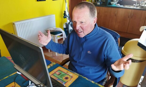Ian Barker wants those with the slowest broadband speeds prioritised for superfast broadband