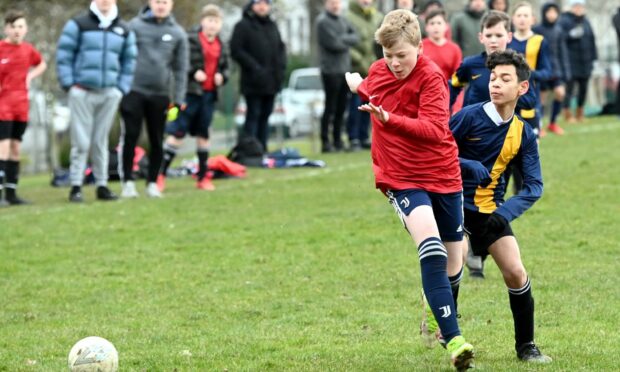 Grammar's Harry Notman (red) and Bucksburn's Dahen Vixamar (blue)
Picture by Kami Thomson/DCT Media