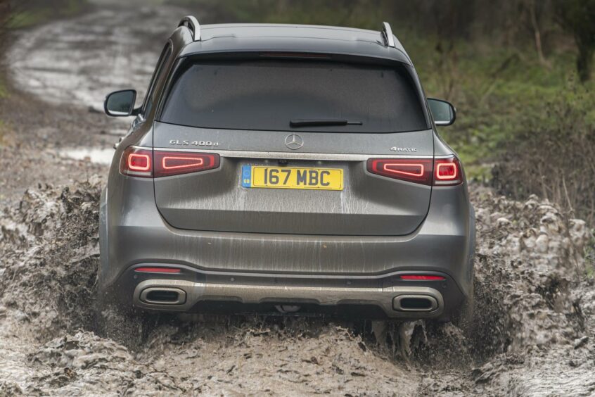 Mercedes GLS going through water and mud