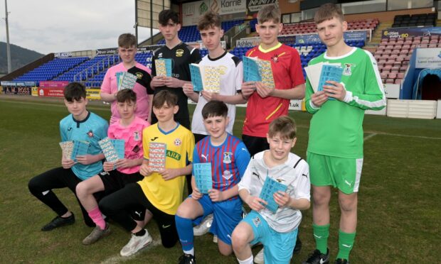 Young footballers promote bingo tickets