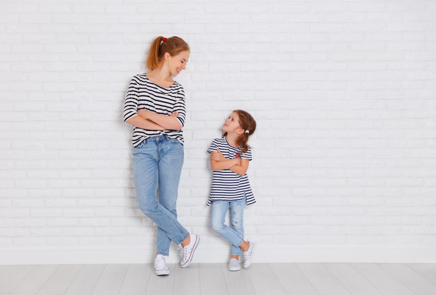 Dress with style and practicality: fashion tips for mums - Vimarsana News