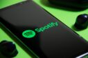 The popular audio streaming service Spotify has logged users out of their accounts tonight and unable to get back in.