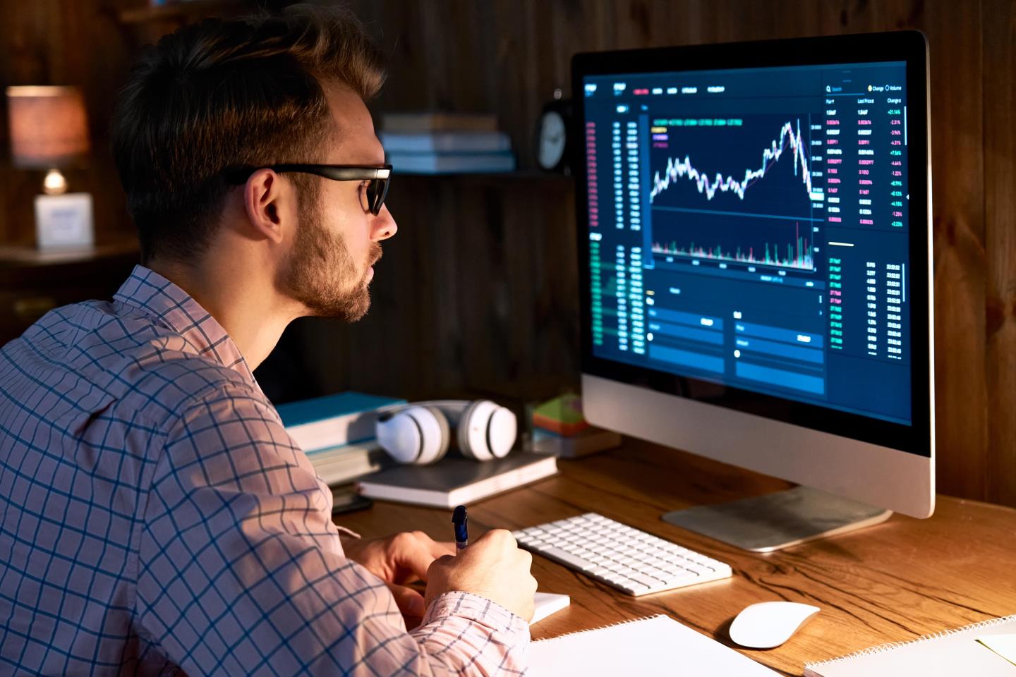 Serious business man trader analyst looking at computer monitor, investor broker analyzing indexes, financial chart trading online investment data on cryptocurrency stock market graph on pc screen