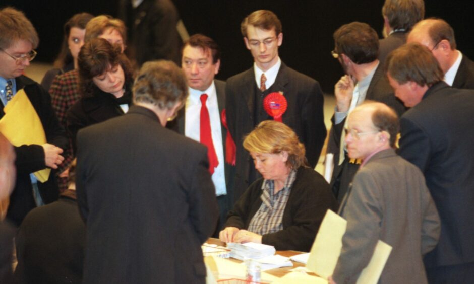 David Maitland (centre right) looks on anxiously with seasoned Labour councillor Len Ironside as the close count in Newhills in 1999 neared completion. Picture by Aberdeen Journals Ltd.
