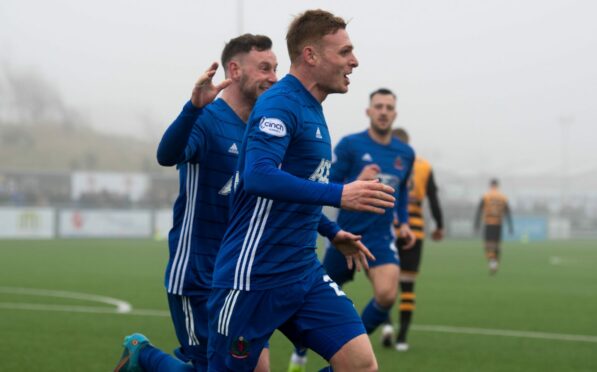 Cove Rangers duo Fraser Fyvie and Mitch Megginson celebrate the former's goal against Alloa Athletic