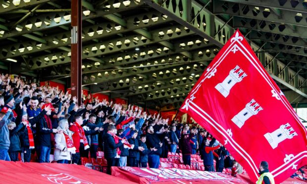 Aberdeen fans have reacted positively to a proposed later kick-off time for the Dundee United clash later in the year.