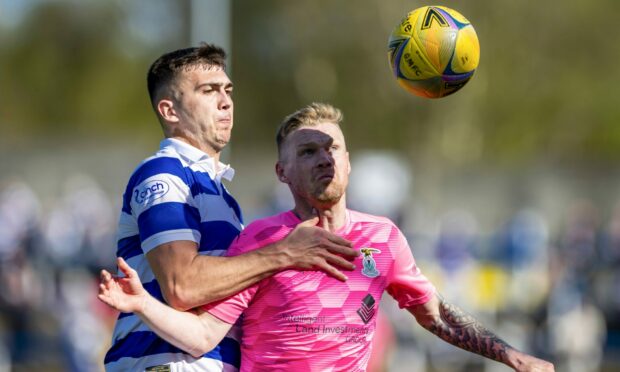 Caley Jags striker Billy McKay (right) and Morton's Oisin McEntee.