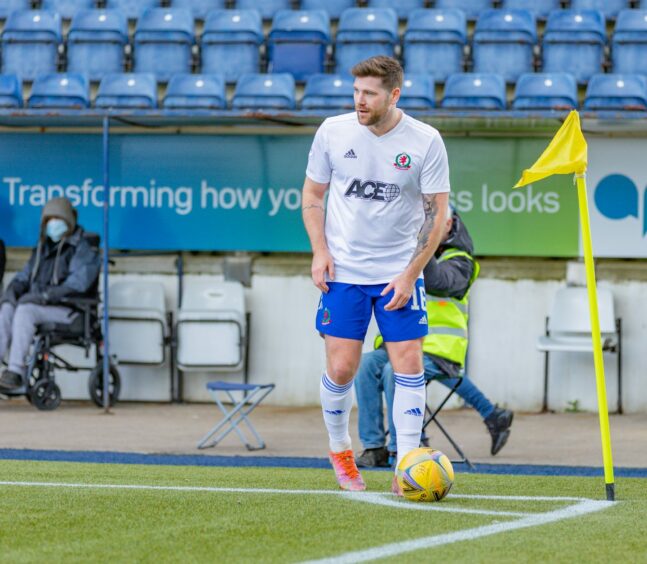 Cove's Iain Vigurs takes corner kick during the Scottish League One game between Falkirk and Cove Rangers. Picture by Dave Cowe